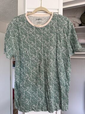 Goodfellow & Co Green Leaf-Print Short Sleeve Tee with Cream Trim